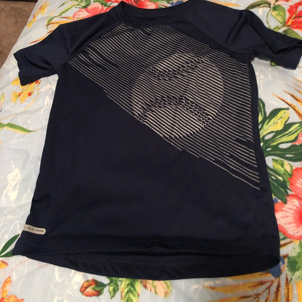 Navy blue T-shirt boys Size 7 Jumping beans